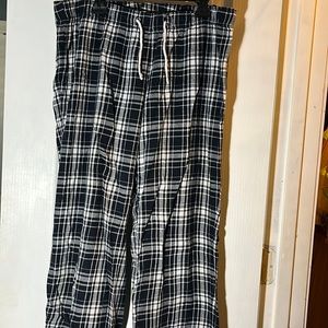 Old Navy Women’s Checker Pajama Botoms size: small